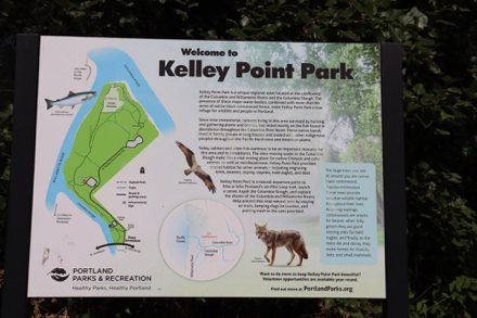 Informational sign at the Willamette River side parking lot - park map - portlandparks.org